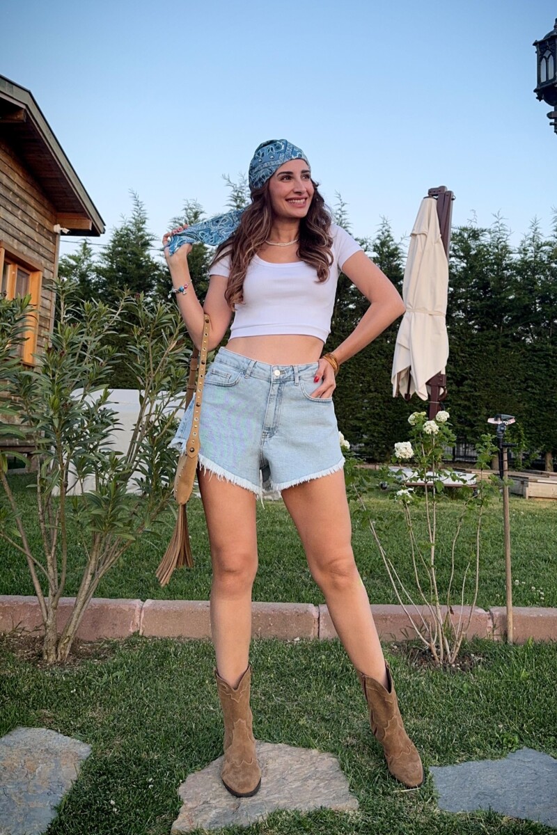 PAÇALARI PÜSKÜLLÜ KOT ŞORT - Clothing Palette