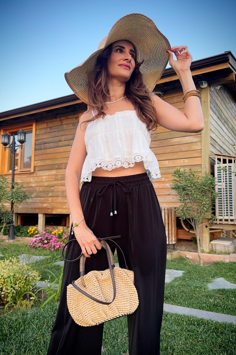 ŞERİT DANTELLİ ASKILI VOLANLI BLUZ - Clothing Palette
